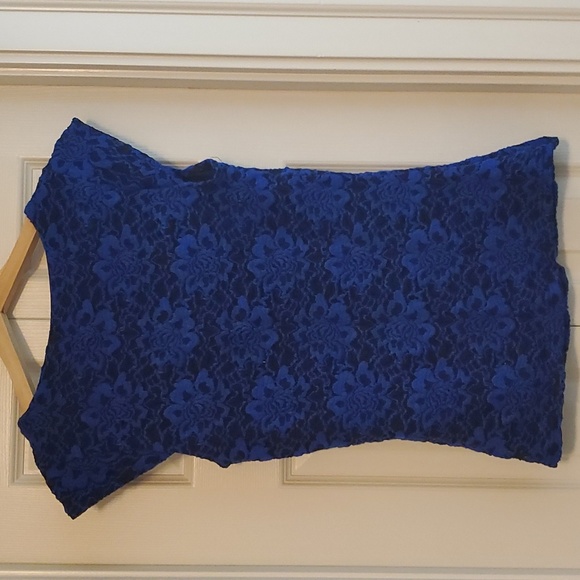 Suzy Shier. Medium. Blue/Black Lace top. - Picture 2 of 4